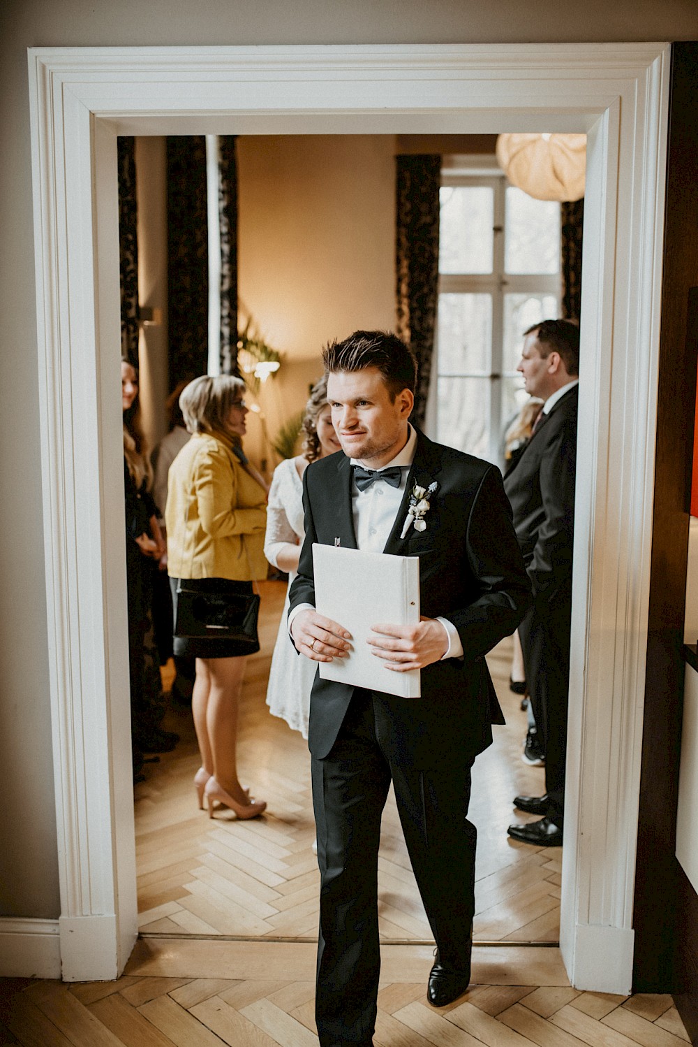 reportage Standesamtliche Hochzeit von C&T - Das Schlößchen im Kurpark von Bad Nenndorf 18