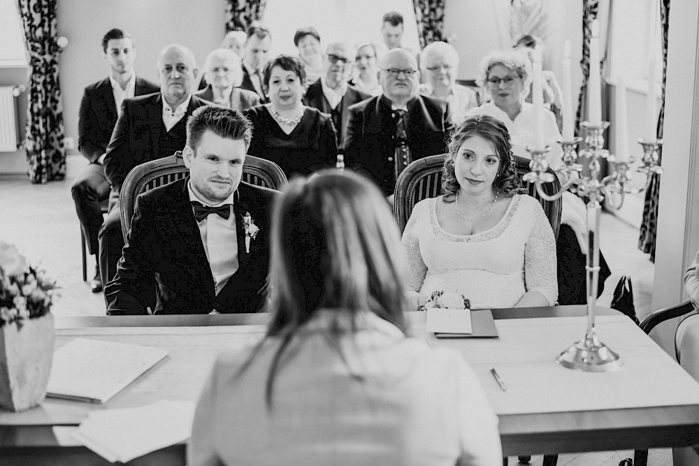 reportage Standesamtliche Hochzeit von C&T - Das Schlößchen im Kurpark von Bad Nenndorf 15