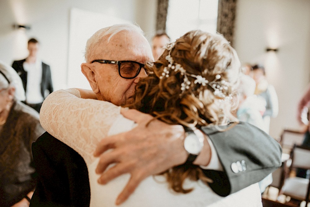 reportage Standesamtliche Hochzeit von C&T - Das Schlößchen im Kurpark von Bad Nenndorf 16