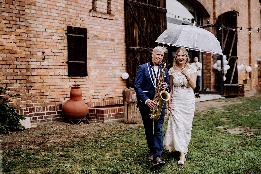 reportage Regenhochzeit in der Feste Scheune Berlin 53
