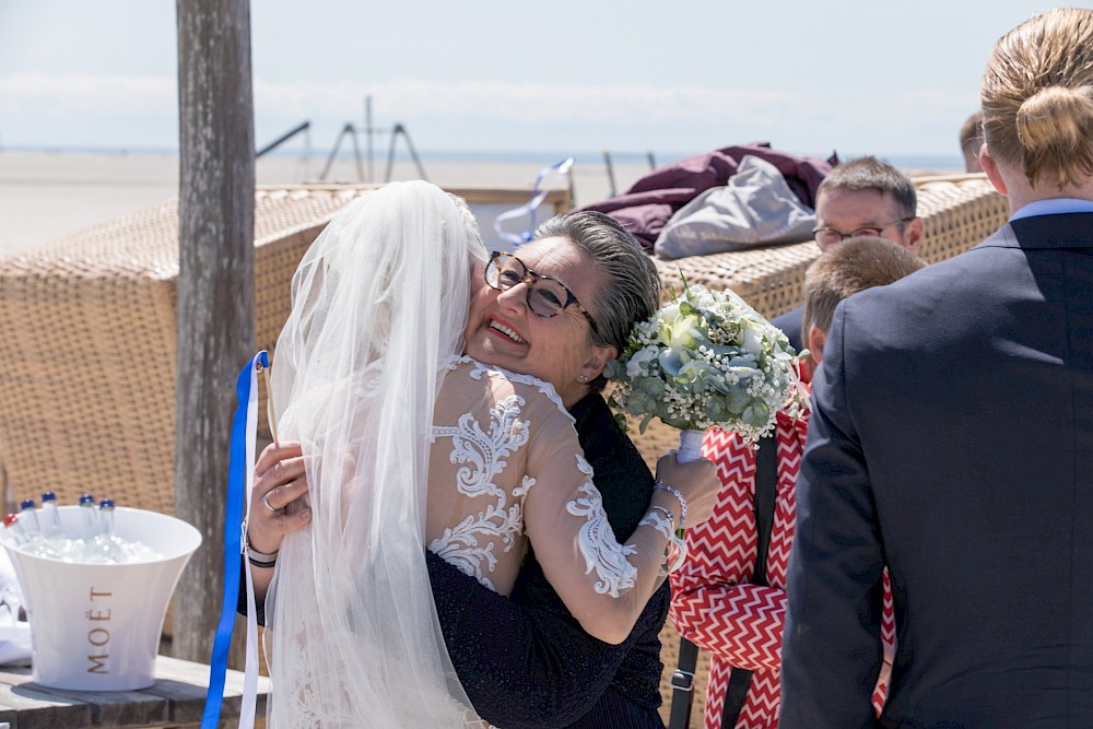 reportage Nordseewife Ahoi! Strandhochzeit von Marsha & Julian im Mai 2019 in St. Peter Ording und Empfang im Wellenreiter in Tating 22