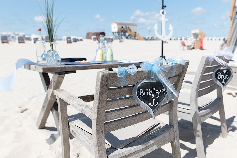 reportage Nordseewife Ahoi! Strandhochzeit von Marsha & Julian im Mai 2019 in St. Peter Ording und Empfang im Wellenreiter in Tating 3