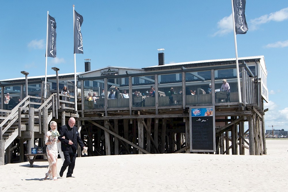 reportage Nordseewife Ahoi! Strandhochzeit von Marsha & Julian im Mai 2019 in St. Peter Ording und Empfang im Wellenreiter in Tating 4