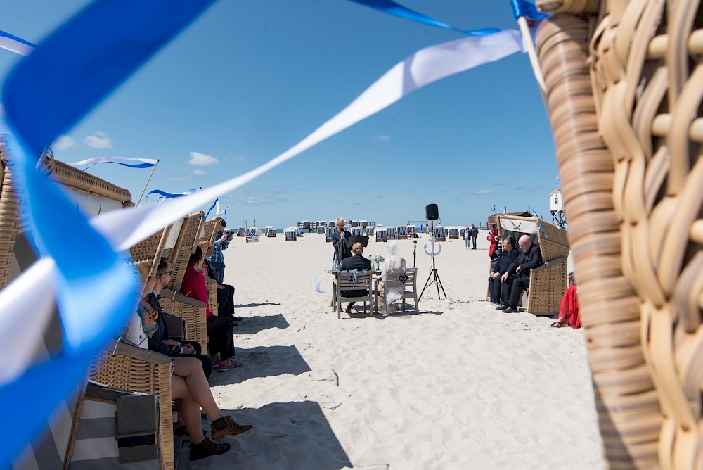 reportage Nordseewife Ahoi! Strandhochzeit von Marsha & Julian im Mai 2019 in St. Peter Ording und Empfang im Wellenreiter in Tating 8