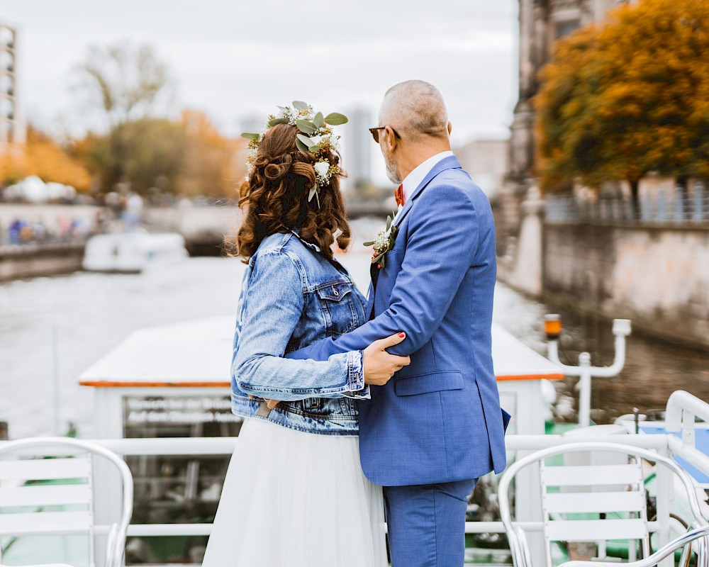 reportage Hochzeitsfotograf Berlin - Auf der Reederei Lüdicke in Berlin war es ganz schön Windig 10