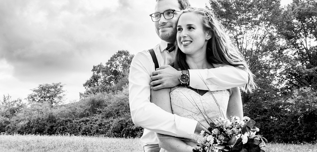 Standesamtliche Hochzeit im Grünen