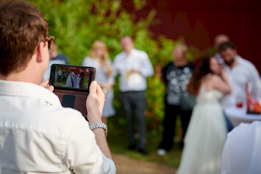 reportage Sommerhochzeit im "Vespergärtchen" 30