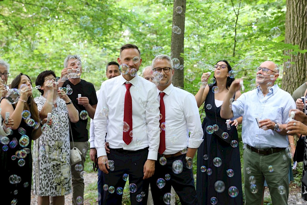 reportage Seifenblasenshooting an Hochzeitstag von Markus und Roland 19