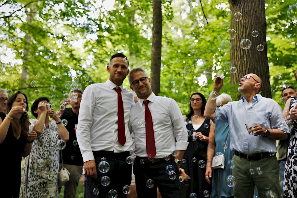 reportage Seifenblasenshooting an Hochzeitstag von Markus und Roland 10