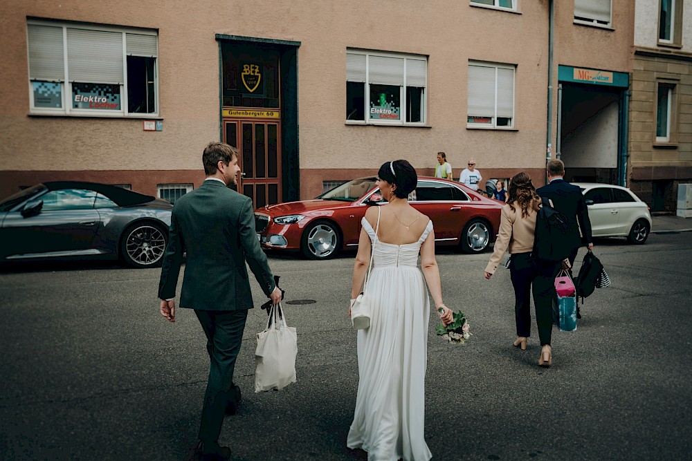 reportage Standesamtliche Trauung in Stuttgart Mitte, Sektempfang in der Marshall Bar & die Hochzeit feiern im WAC in Stuttgart 13