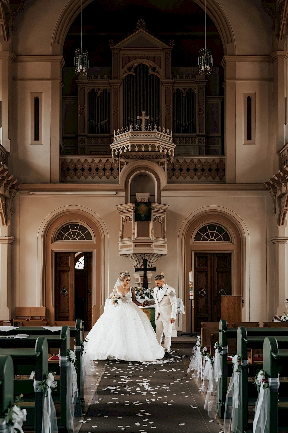 reportage HOCHZEITSFOTOGRAFIE - ROSSDORF IN HESSEN| UND HOCHZEITREPORTAGE VON WUNDERSCHÖNEM BRAUTPAAR CHRISTINA UND MAURIC 28