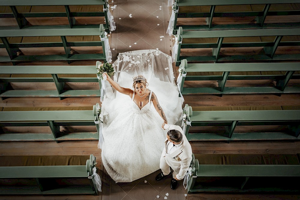 reportage HOCHZEITSFOTOGRAFIE - ROSSDORF IN HESSEN| UND HOCHZEITREPORTAGE VON WUNDERSCHÖNEM BRAUTPAAR CHRISTINA UND MAURIC 38