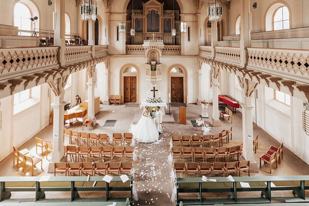 reportage HOCHZEITSFOTOGRAFIE - ROSSDORF IN HESSEN| UND HOCHZEITREPORTAGE VON WUNDERSCHÖNEM BRAUTPAAR CHRISTINA UND MAURIC 35