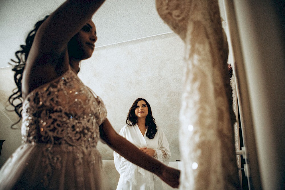 reportage Wundershöne kirchliche Hochzeit und anschließlich Shooting und Feier am Golf Platz mit Feuerwerk 16