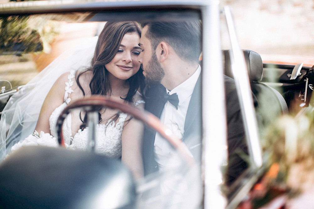 reportage Wundershöne kirchliche Hochzeit und anschließlich Shooting und Feier am Golf Platz mit Feuerwerk 41