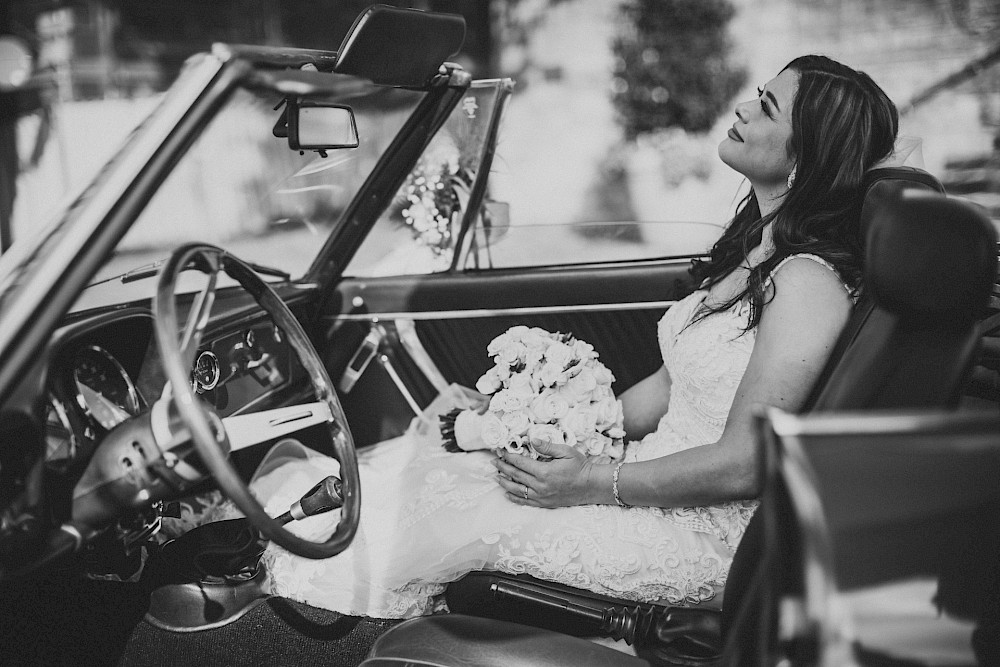 reportage Wundershöne kirchliche Hochzeit und anschließlich Shooting und Feier am Golf Platz mit Feuerwerk 40