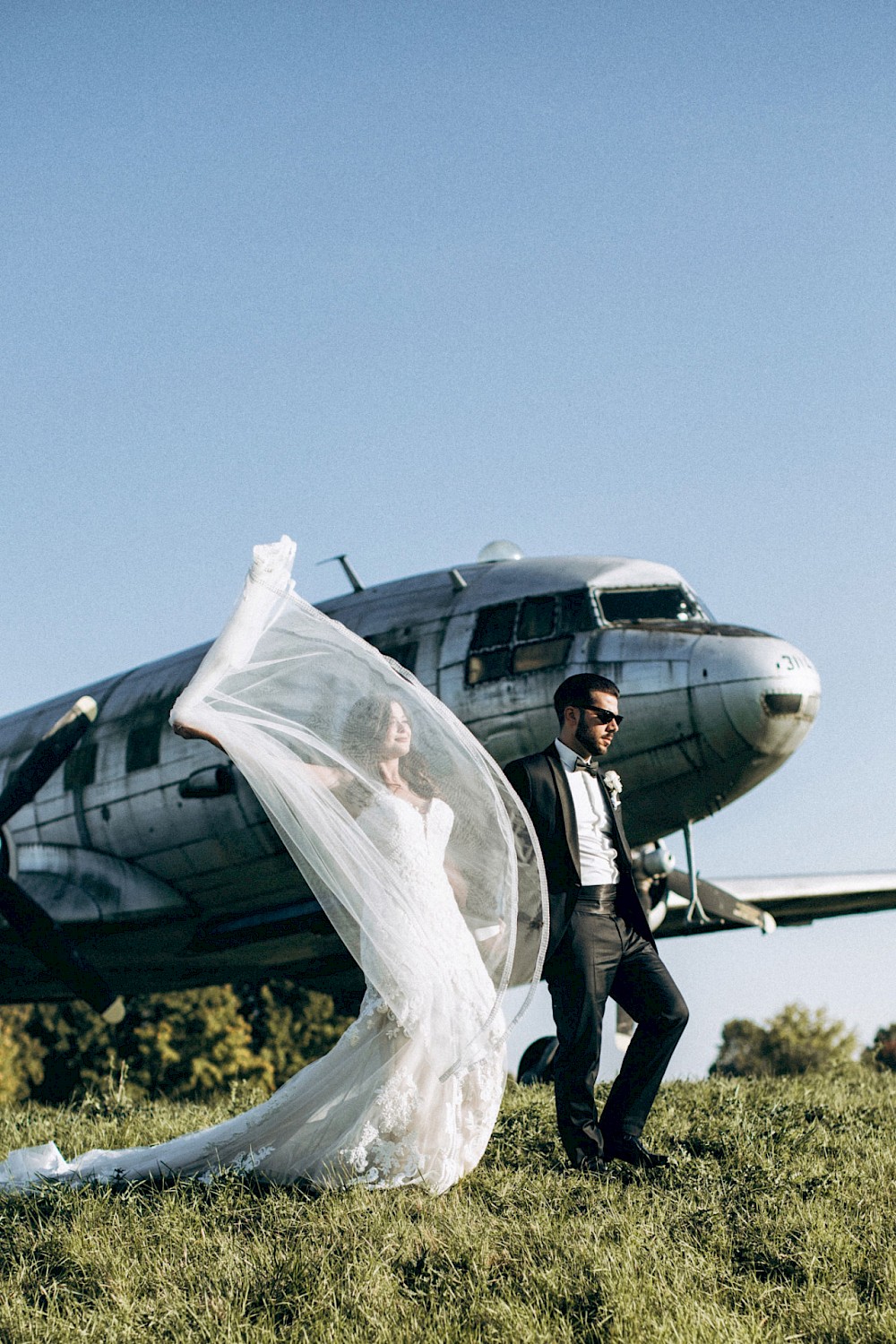 reportage Wundershöne kirchliche Hochzeit und anschließlich Shooting und Feier am Golf Platz mit Feuerwerk 46