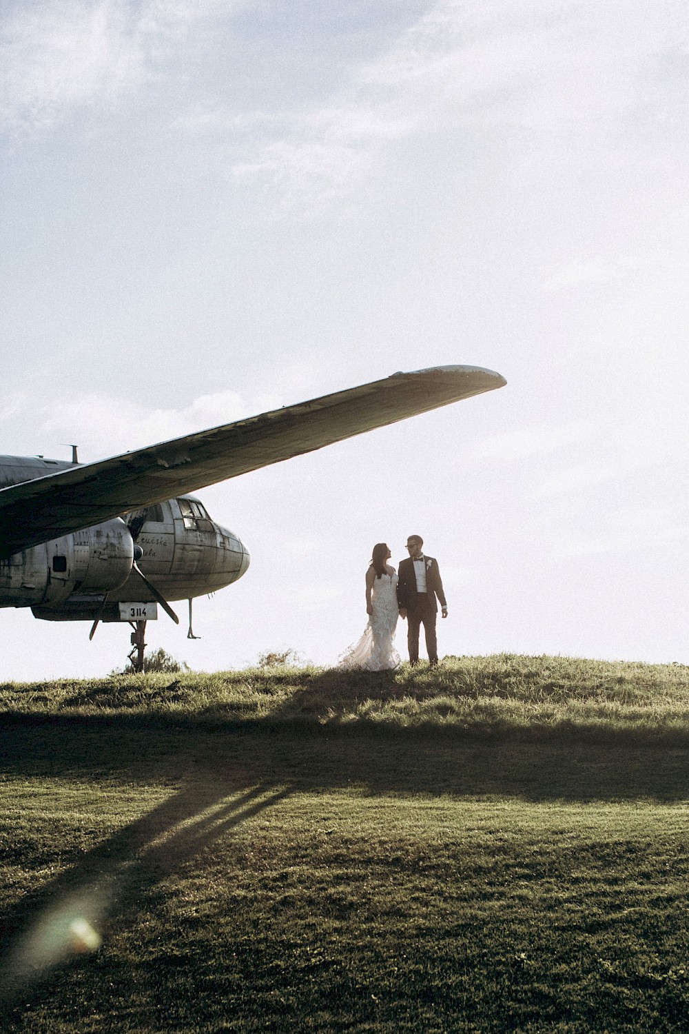 reportage Wundershöne kirchliche Hochzeit und anschließlich Shooting und Feier am Golf Platz mit Feuerwerk 50