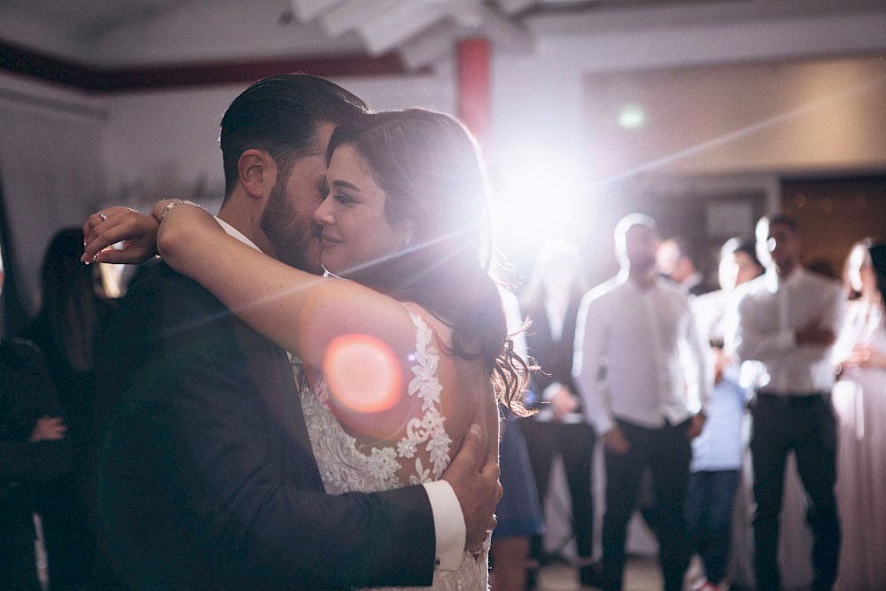 reportage Wundershöne kirchliche Hochzeit und anschließlich Shooting und Feier am Golf Platz mit Feuerwerk 58