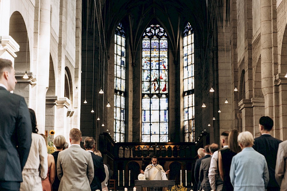 reportage Wunderschöne kirchliche Trauung in Trier 33