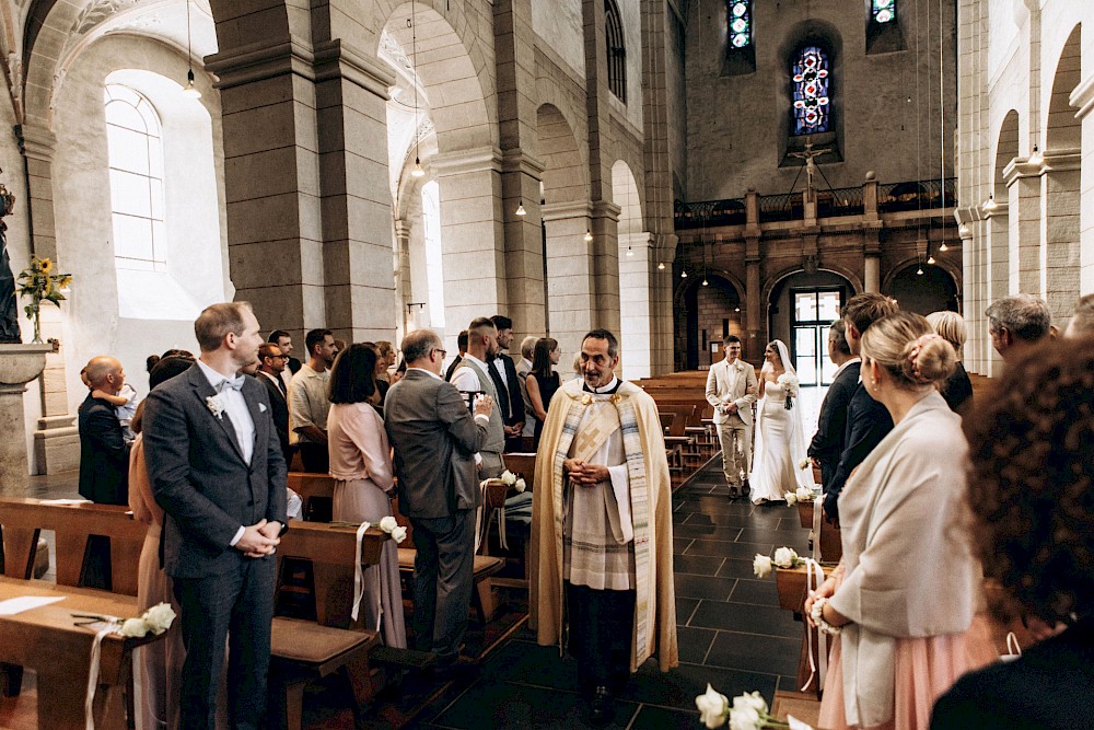 reportage Wunderschöne kirchliche Trauung in Trier 15