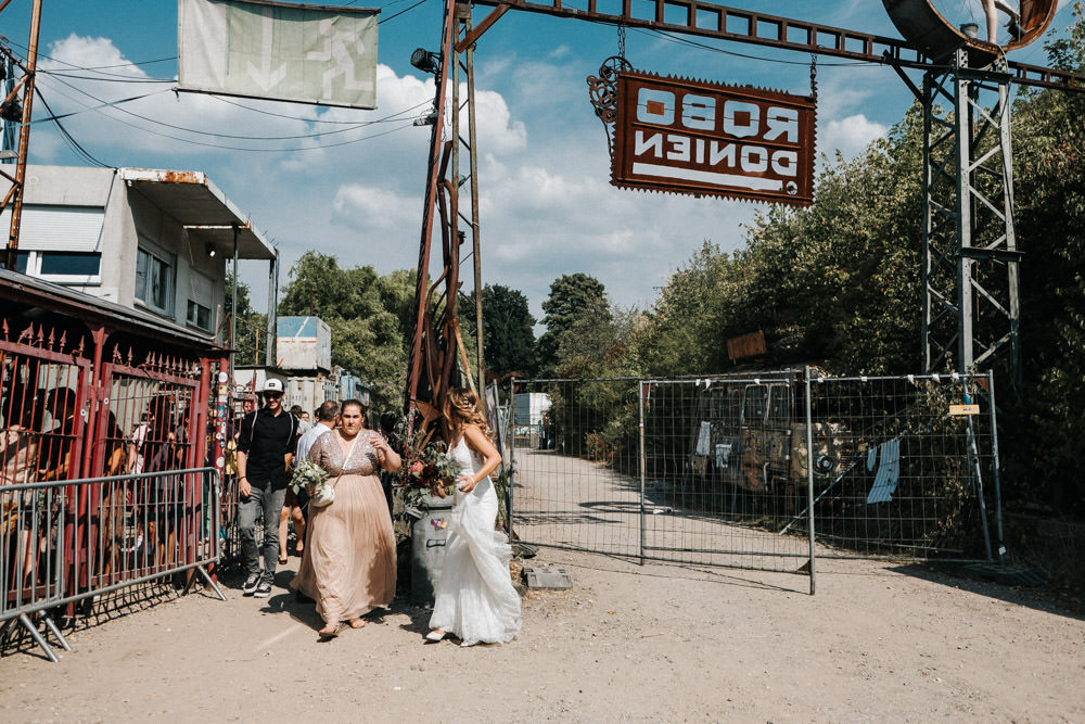 reportage Festival Hochzeit auf dem "Künstlerschrottplatz" Odonien 25