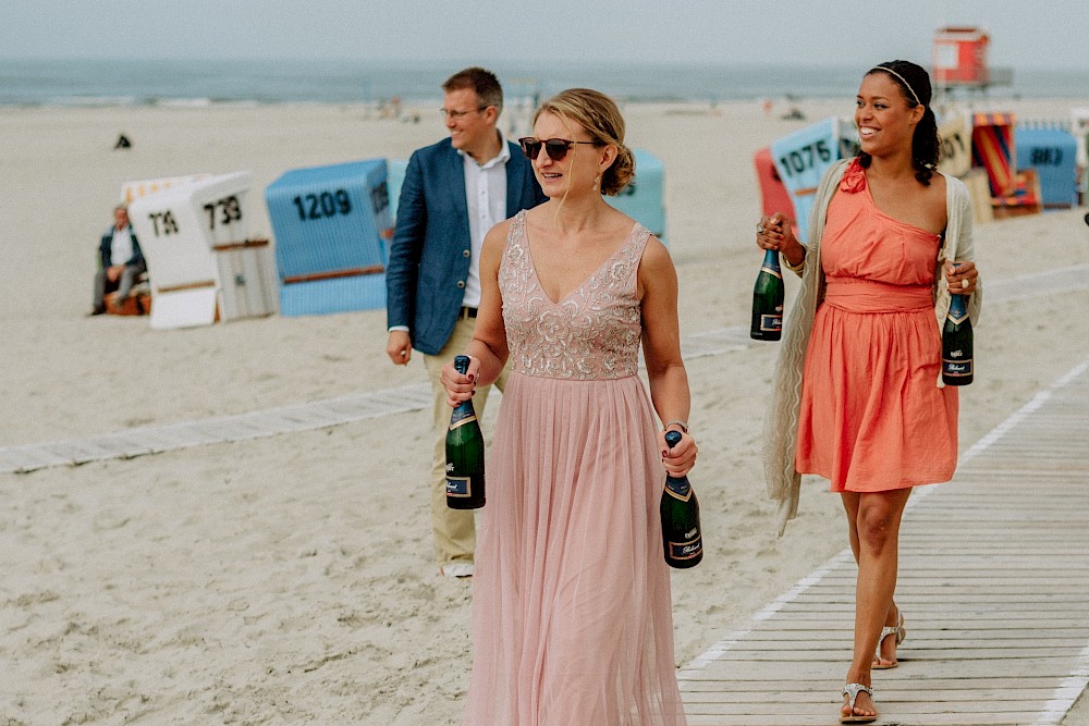 reportage Ausgelassene Strandhochzeit auf Langeoog 36