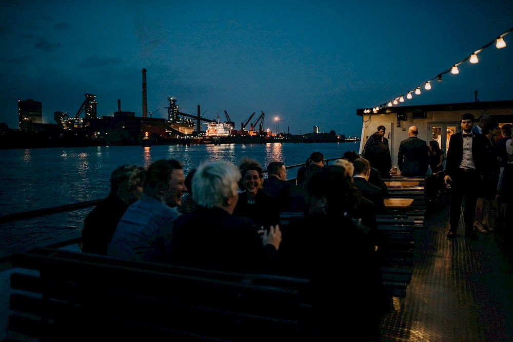 reportage Hochzeit auf der MS Hanseat in Bremen 57