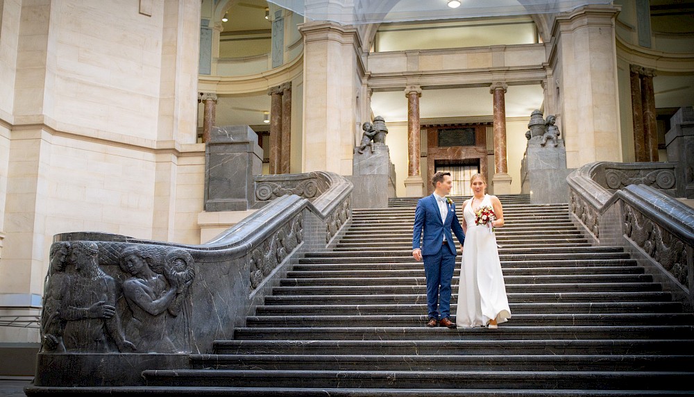 reportage Winterhochzeit in Hannover mit Brautpaarshooting im Neuen Rathaus 16