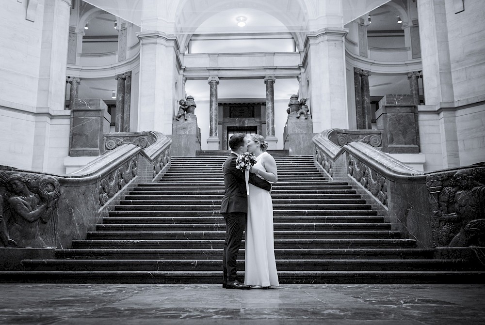 reportage Winterhochzeit in Hannover mit Brautpaarshooting im Neuen Rathaus 22