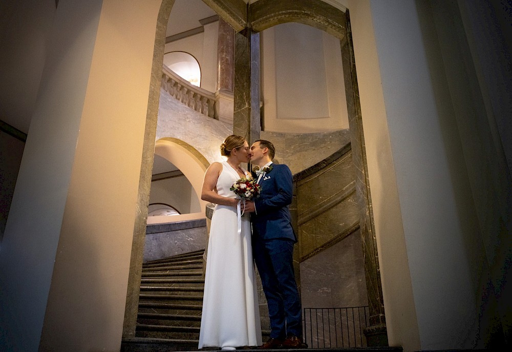 reportage Winterhochzeit in Hannover mit Brautpaarshooting im Neuen Rathaus 7