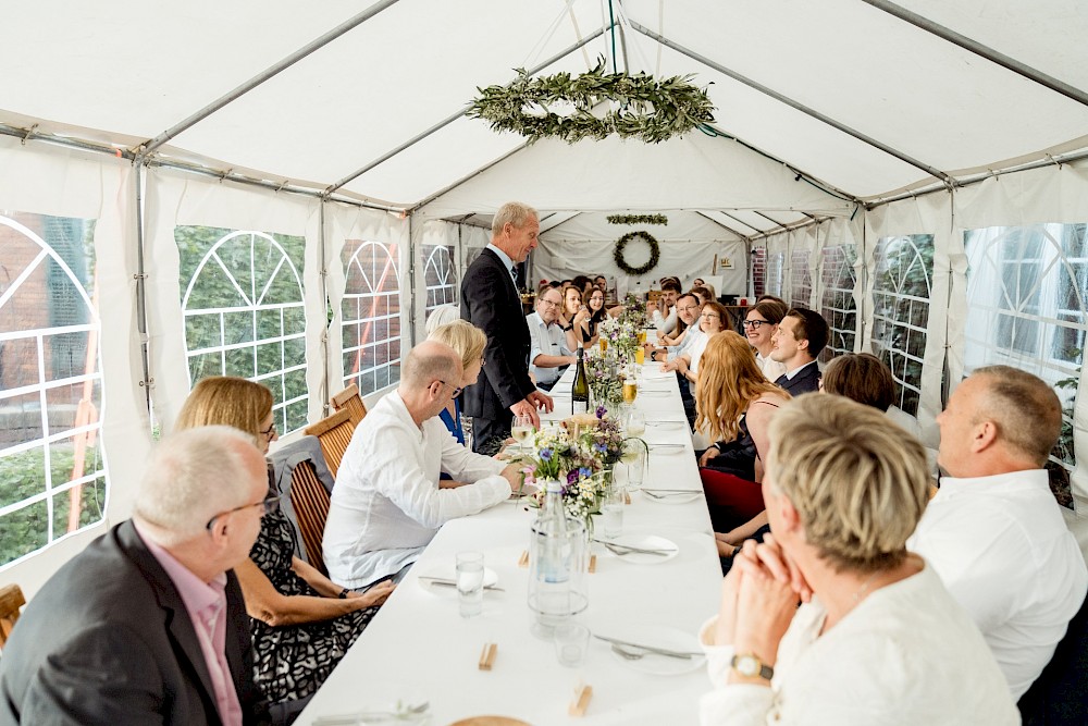 reportage Landhochzeit im Garten in Rees 59