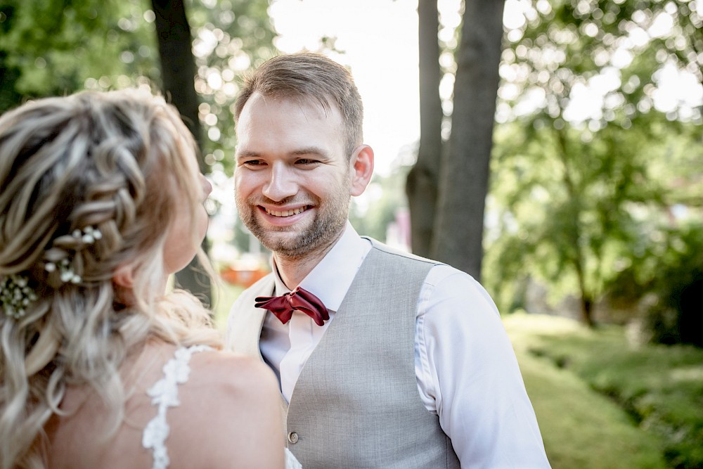 reportage Theresa & Tom - Romantische Trauung und wahre Liebe auf Schloss Burgk in Freital 43