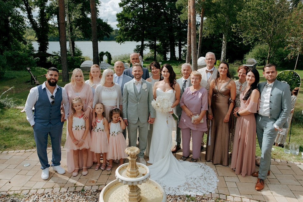 reportage Freie Trauung in der Villa Zesch am See 17