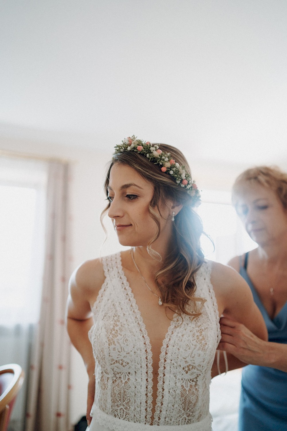 reportage Eine Hochzeit in den Allgäuer Alpen – mit standesamtlichter Trauung im Königlichen Jagdhaus (Blauer Salon) in Oberstdorf, Paarshooting mit Bergblick und Feier in Sonthofen. 2