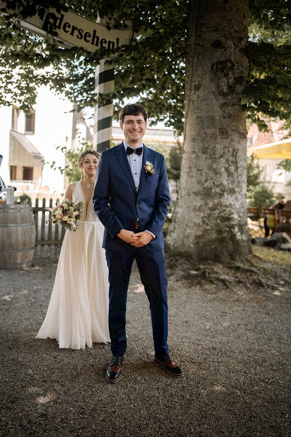 reportage Eine Hochzeit in den Allgäuer Alpen – mit standesamtlichter Trauung im Königlichen Jagdhaus (Blauer Salon) in Oberstdorf, Paarshooting mit Bergblick und Feier in Sonthofen. 6
