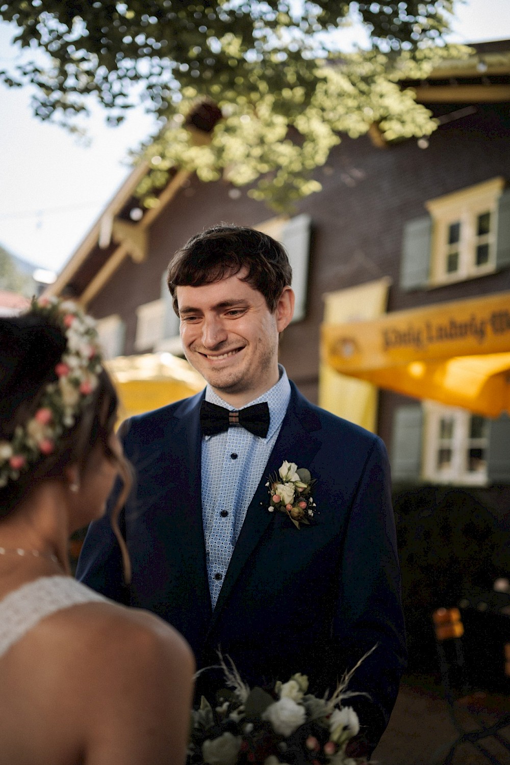 reportage Eine Hochzeit in den Allgäuer Alpen – mit standesamtlichter Trauung im Königlichen Jagdhaus (Blauer Salon) in Oberstdorf, Paarshooting mit Bergblick und Feier in Sonthofen. 31