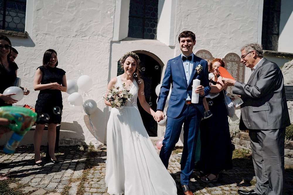 reportage Eine Hochzeit in den Allgäuer Alpen – mit standesamtlichter Trauung im Königlichen Jagdhaus (Blauer Salon) in Oberstdorf, Paarshooting mit Bergblick und Feier in Sonthofen. 22