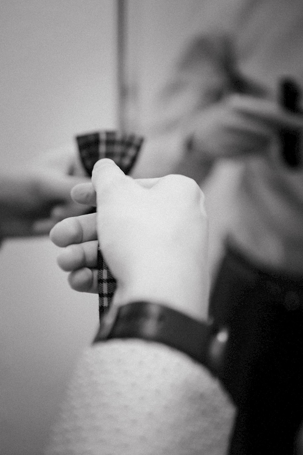 reportage Eine Hochzeit in den Allgäuer Alpen – mit standesamtlichter Trauung im Königlichen Jagdhaus (Blauer Salon) in Oberstdorf, Paarshooting mit Bergblick und Feier in Sonthofen. 4