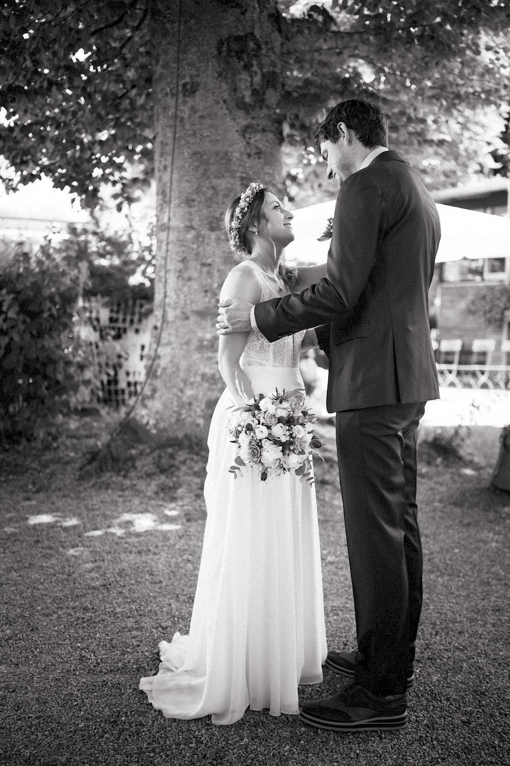 reportage Eine Hochzeit in den Allgäuer Alpen – mit standesamtlichter Trauung im Königlichen Jagdhaus (Blauer Salon) in Oberstdorf, Paarshooting mit Bergblick und Feier in Sonthofen. 33