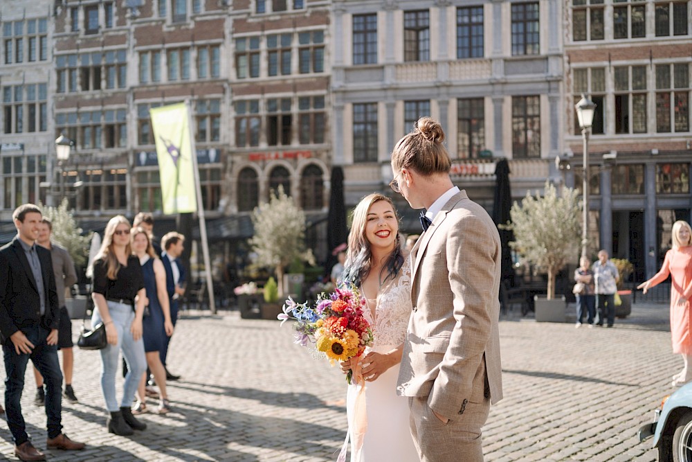 reportage Eine Festivalhochzeit in Antwerpen – Freie Trauung mit Streetfood, Live-Musik und jeder Menge Liebe. Authentisch, wild & echt. 3
