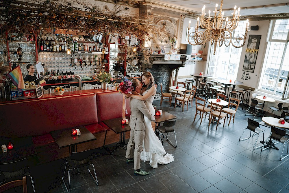 reportage Eine Festivalhochzeit in Antwerpen – Freie Trauung mit Streetfood, Live-Musik und jeder Menge Liebe. Authentisch, wild & echt. 11