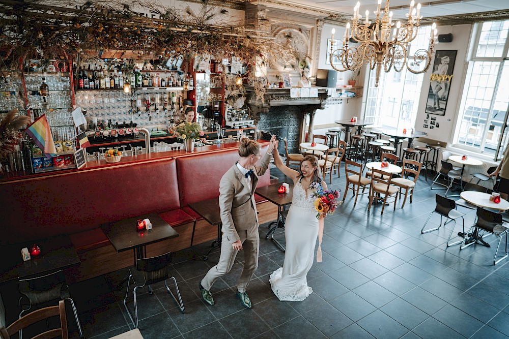 reportage Eine Festivalhochzeit in Antwerpen – Freie Trauung mit Streetfood, Live-Musik und jeder Menge Liebe. Authentisch, wild & echt. 12