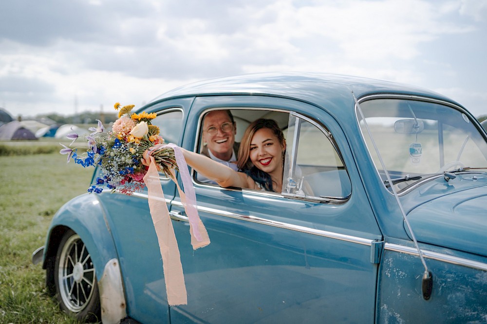 reportage Eine Festivalhochzeit in Antwerpen – Freie Trauung mit Streetfood, Live-Musik und jeder Menge Liebe. Authentisch, wild & echt. 17