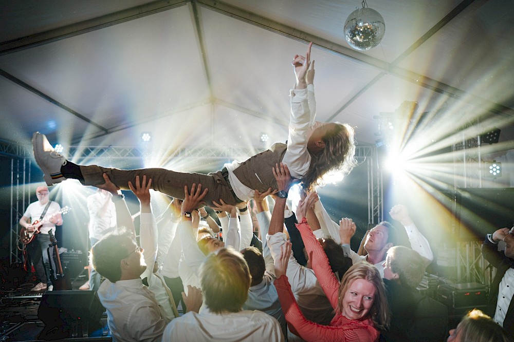 reportage Eine Festivalhochzeit in Antwerpen – Freie Trauung mit Streetfood, Live-Musik und jeder Menge Liebe. Authentisch, wild & echt. 37