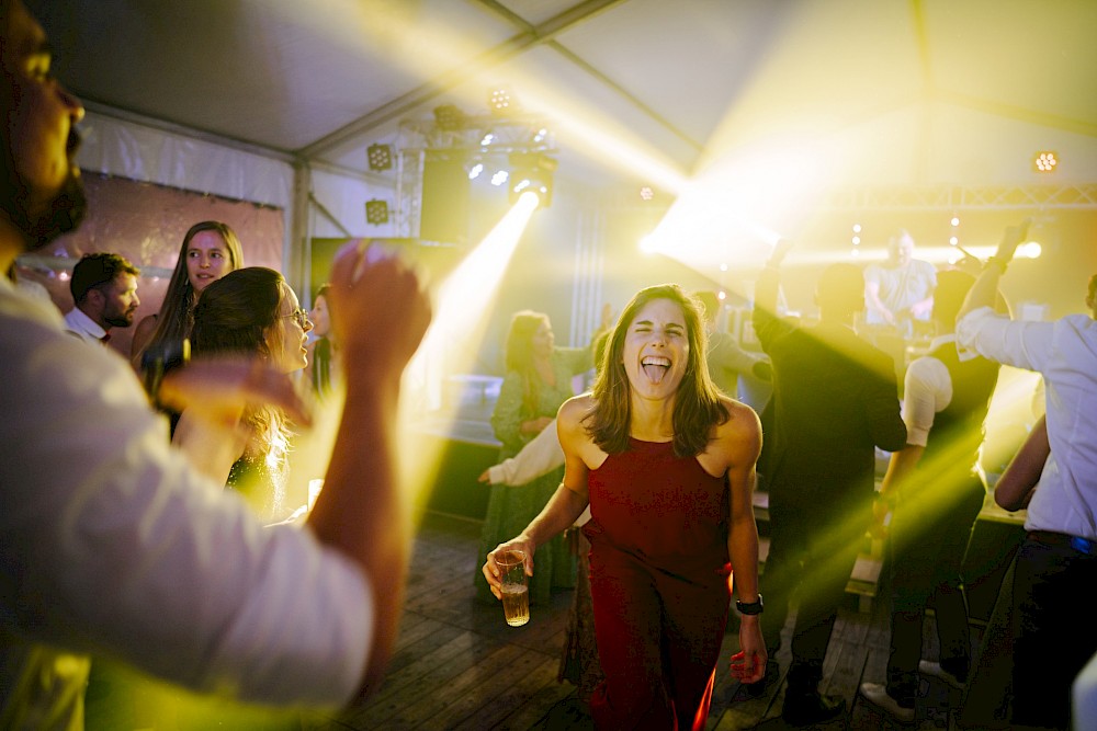 reportage Eine Festivalhochzeit in Antwerpen – Freie Trauung mit Streetfood, Live-Musik und jeder Menge Liebe. Authentisch, wild & echt. 33