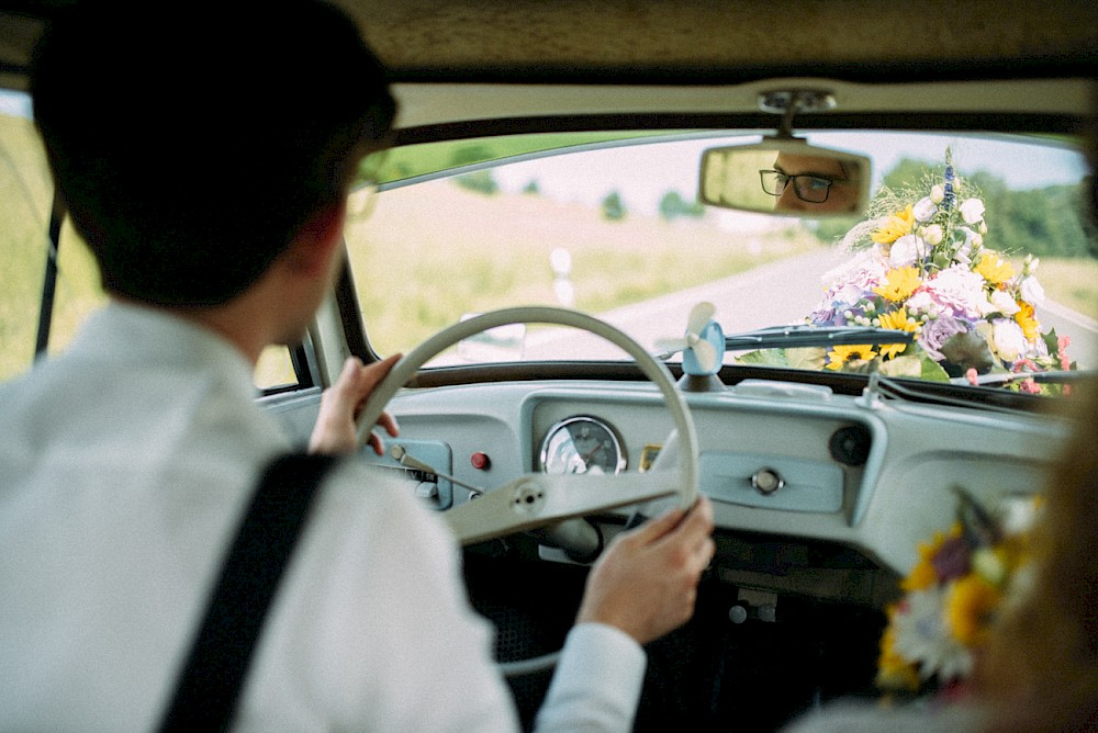 reportage Sommerhochzeit im Bahnwagon 50