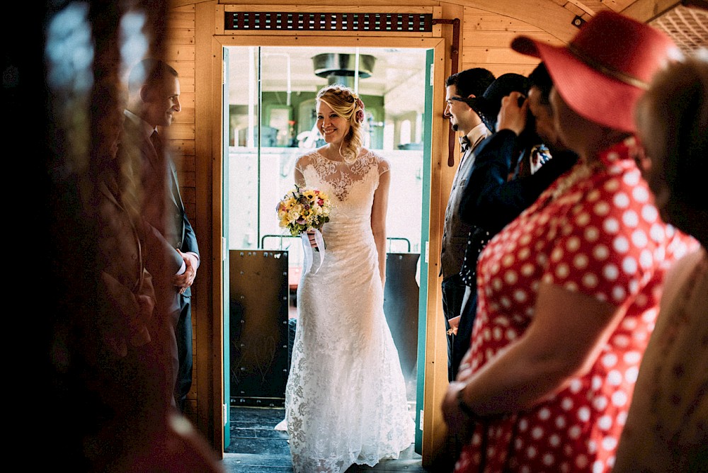 reportage Sommerhochzeit im Bahnwagon 25