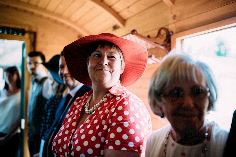 reportage Sommerhochzeit im Bahnwagon 27