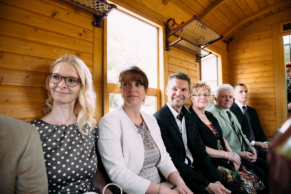 reportage Sommerhochzeit im Bahnwagon 28